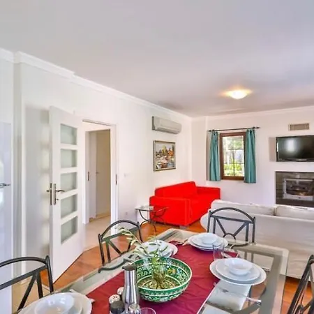 Club Merla Szálloda *