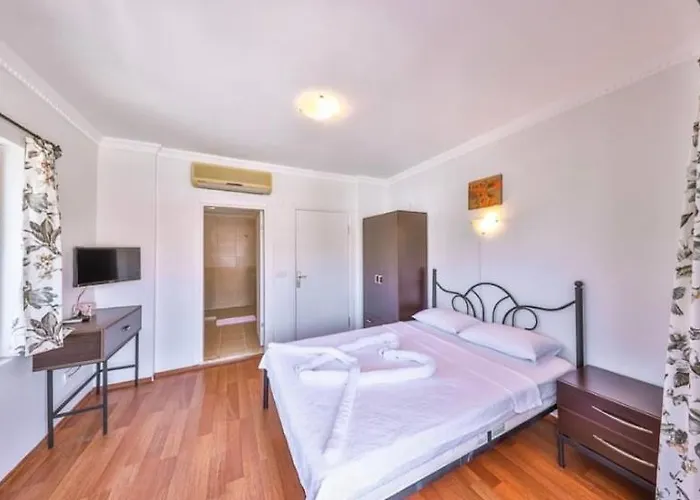 Club Merla Готель