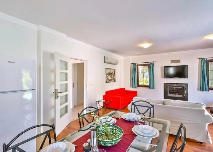 Club Merla Готель *