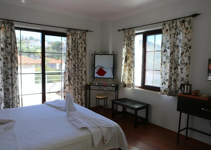 Club Merla Готель *