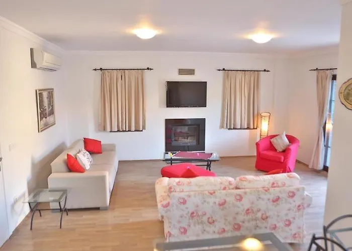 Club Merla Готель *